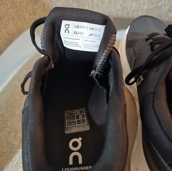 On Cloud cloudrunner 2 sz8.5W women OBO - Picture 7 of 9